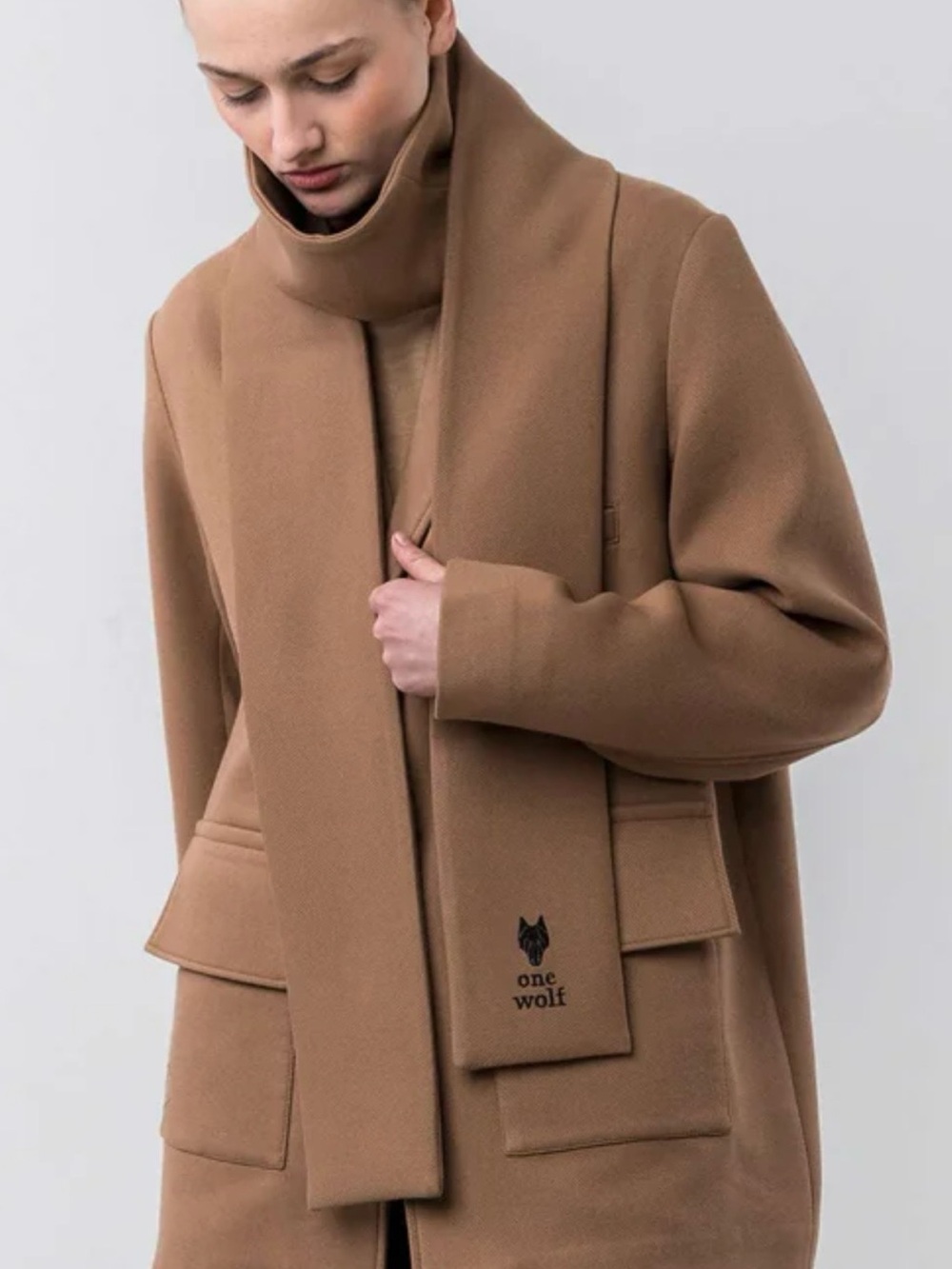 NWT Unisex One Wolf Camel Scarf